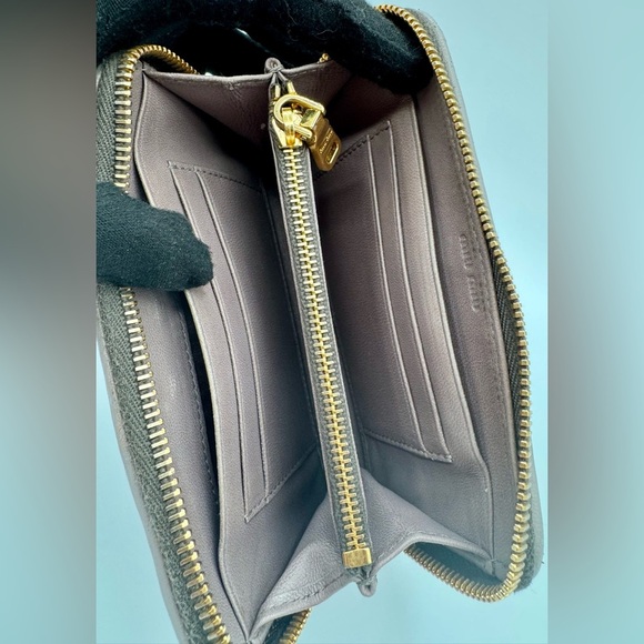 Miu Miu Taupe Quilted Leather Wallet | Professional Refurbished - Picture 8 of 12